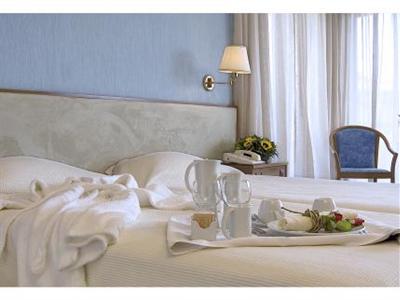 Plaza Vouliagmeni Strand Hotel