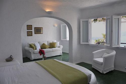 Porto Fira Suites