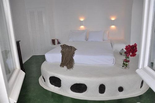 Porto Fira Suites