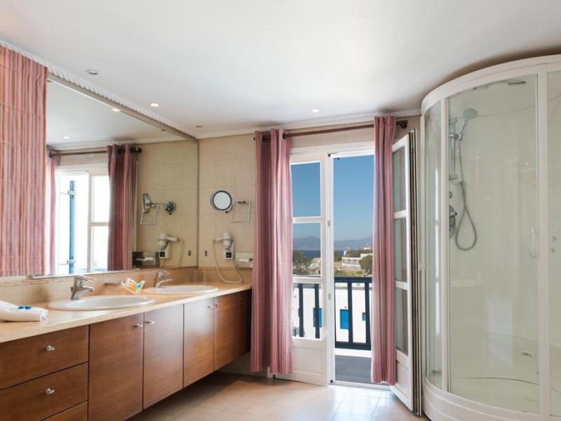 Poseidon Hotel & Suites