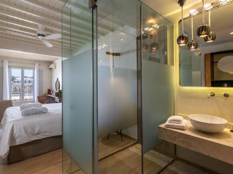 Poseidon Hotel & Suites