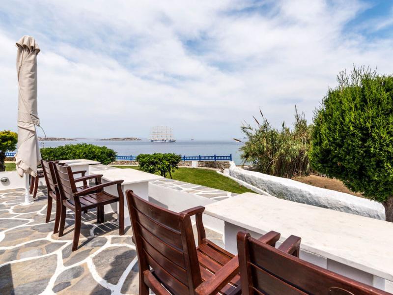 Poseidon Hotel & Suites