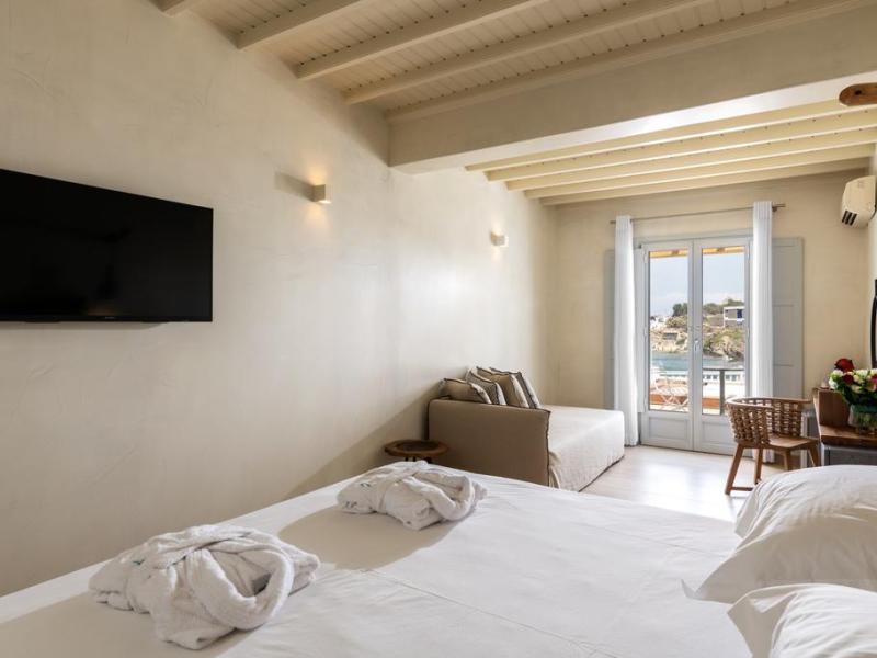 Poseidon Hotel & Suites