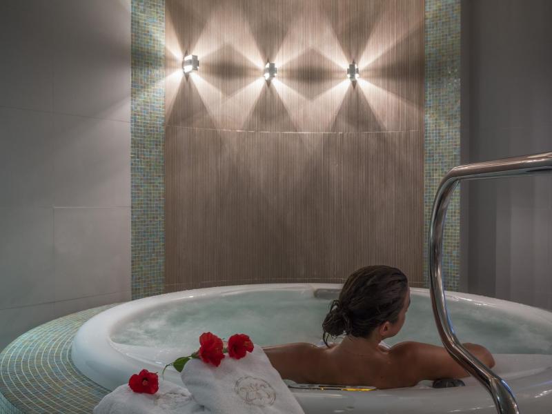 Poseidon of Paros Hotel & Spa