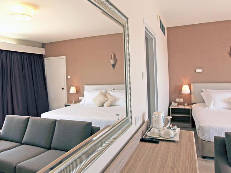 Poseidonia Beach Hotel