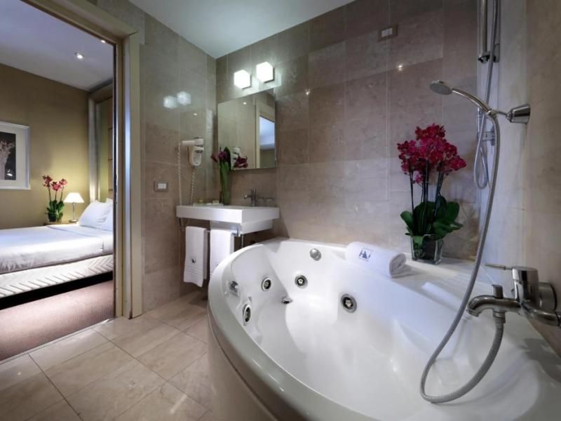 Saint John Hotel