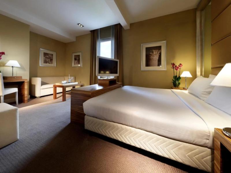 Saint John Hotel