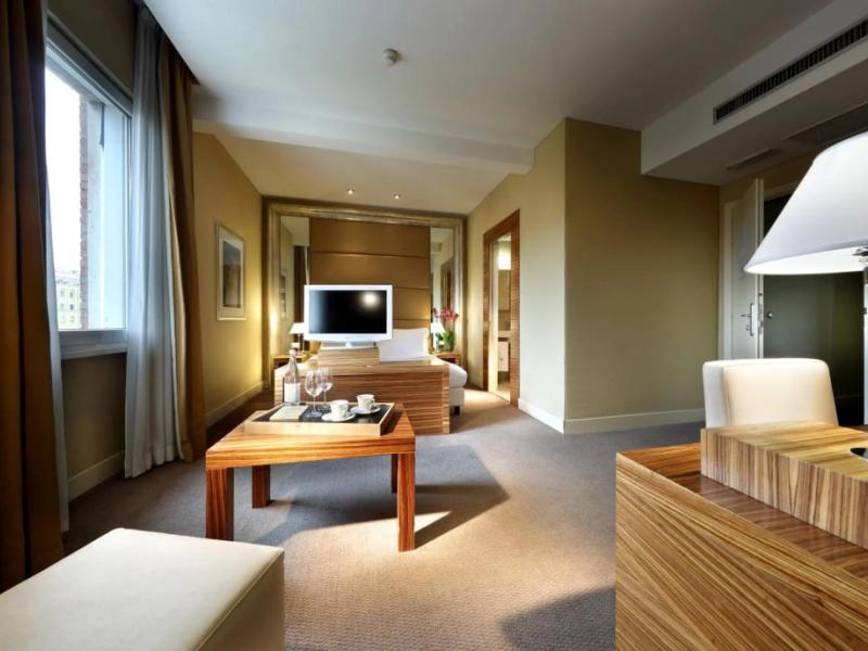Saint John Hotel