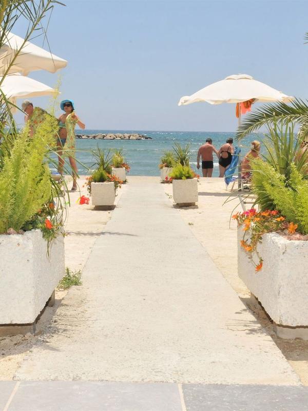 Radisson Beach Resort Larnaca