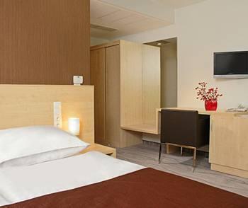 Promenade City Hotel