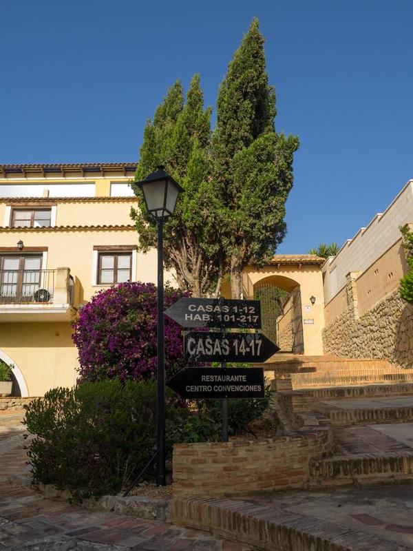 Occidental Pueblo Acantilado
