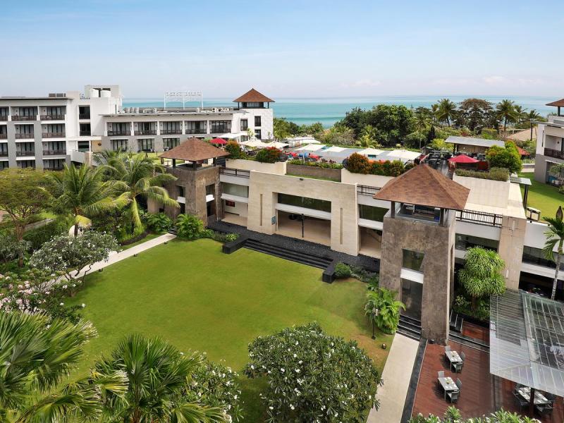 Pullman Bali Legian Beach Hotel