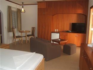 Quo Vadis Beach Resort