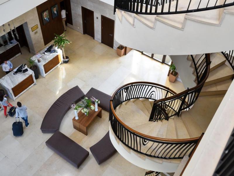 Grand Tala Bay Resort