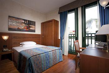 Отель Raffaello Италия, Милан, фото 7