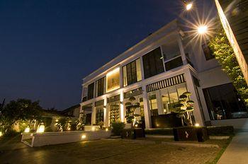 Aruntara Riverside Boutique Hotel