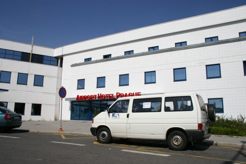 Ramada Airport
