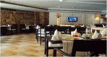 Отель The Royal Plaza Индия, Дели, фото 15