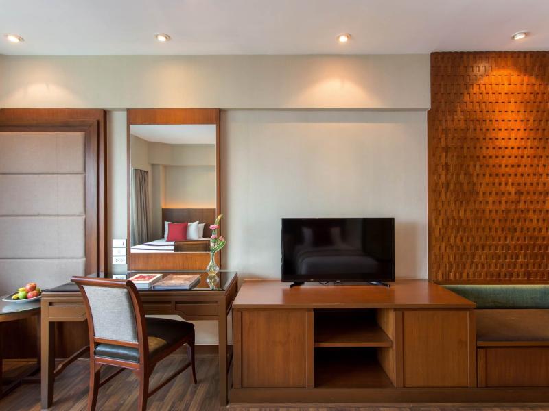 Ramada Plaza Menam Riverside Bangkok