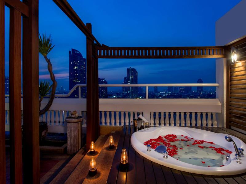 Ramada Plaza Menam Riverside Bangkok
