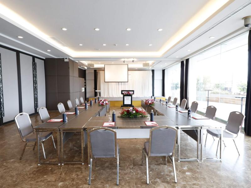 Ramada Plaza Menam Riverside Bangkok