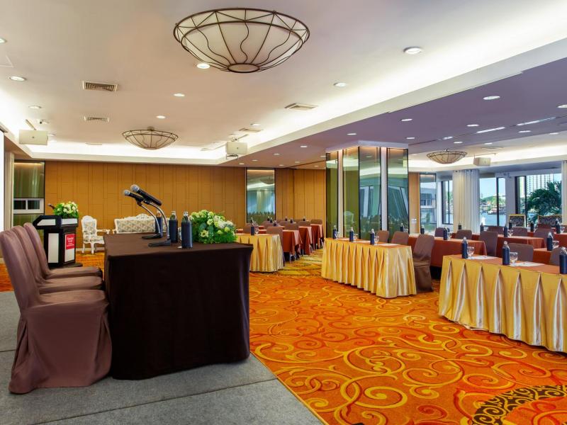 Ramada Plaza Menam Riverside Bangkok