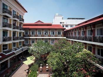 Rambuttri Village Plaza
