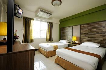 Rambuttri Village Plaza