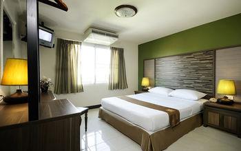 Rambuttri Village Plaza