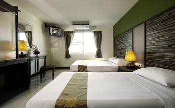 Rambuttri Village Plaza