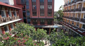 Rambuttri Village Plaza