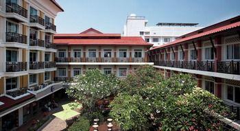 Rambuttri Village Plaza
