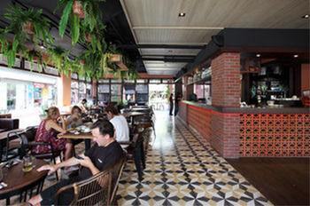 Rambuttri Village Plaza