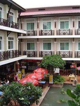 Rambuttri Village Plaza