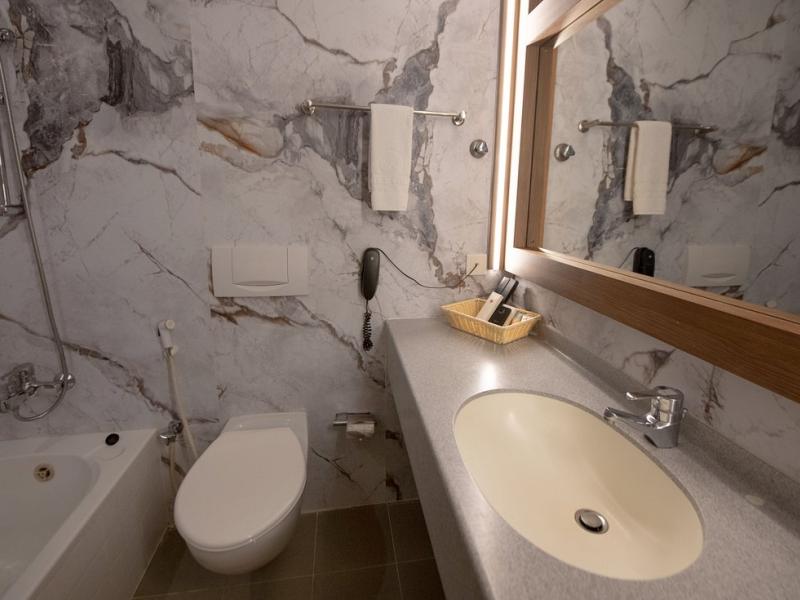 Ramee Guestline Hotel, Qurum