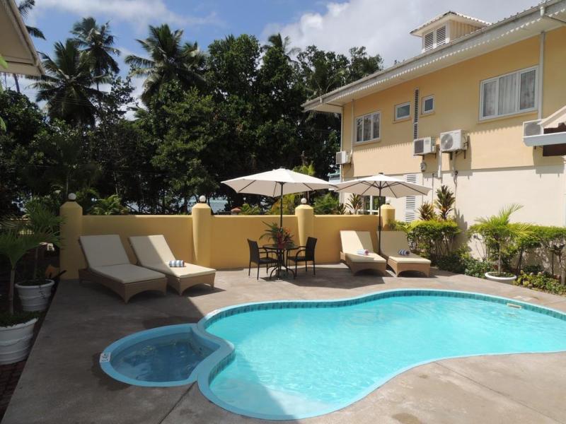 Reef Holidays Apartments