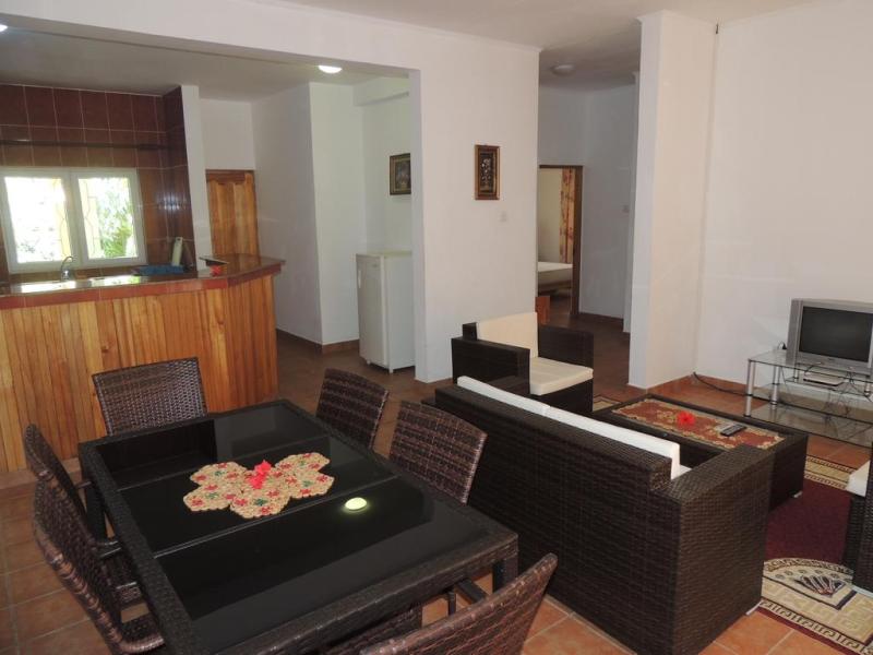 Reef Holidays Apartments