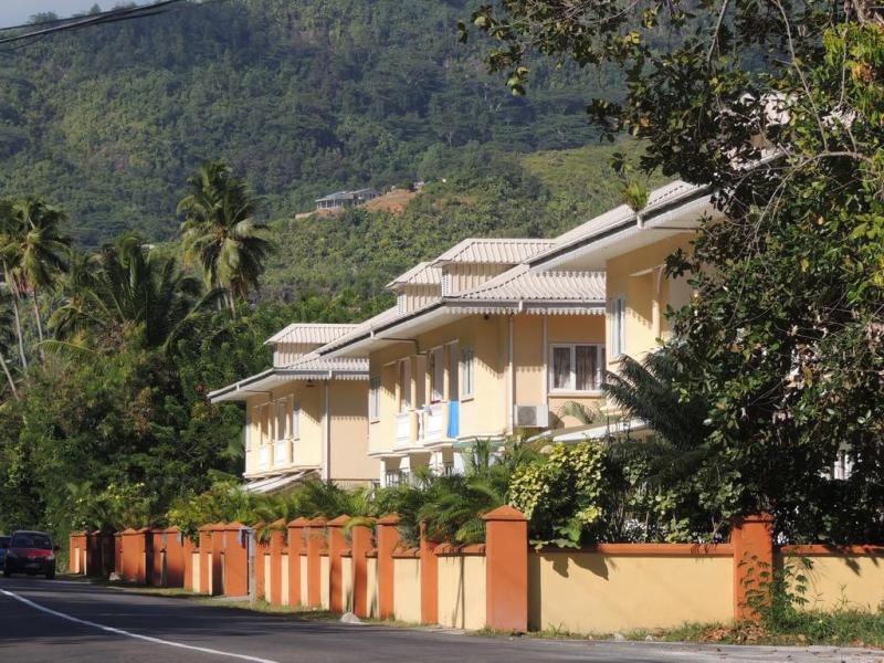 Reef Holidays Apartments