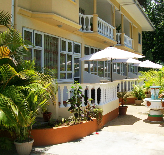 Reef Holidays Apartments