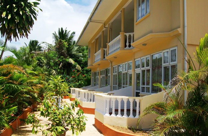 Reef Holidays Apartments