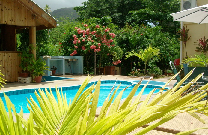 Reef Holidays Apartments