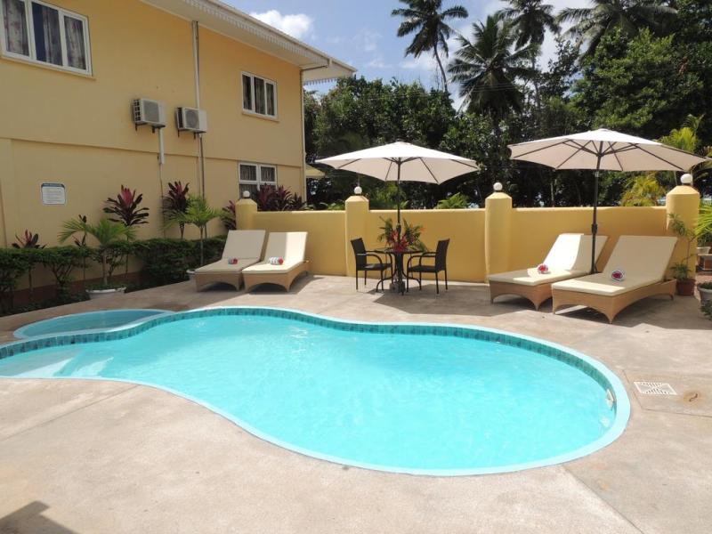 Reef Holidays Apartments
