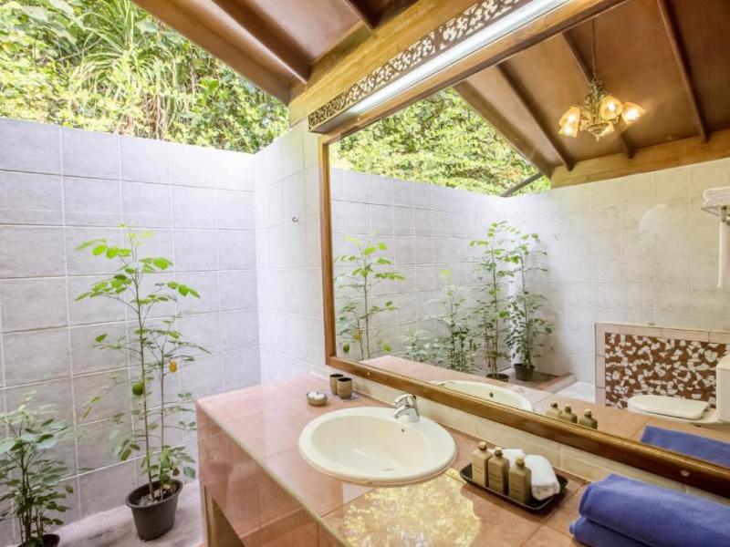 NH Collection Maldives Reethi Resort