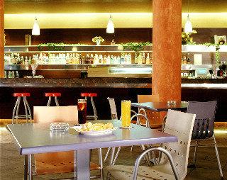 Reina Aparthotel