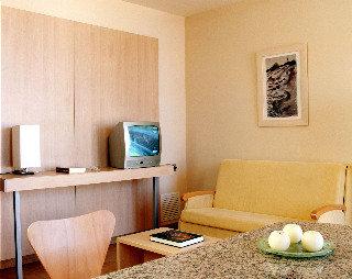 Reina Aparthotel