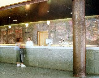 Reina Aparthotel