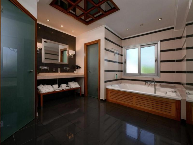 Restia Suites