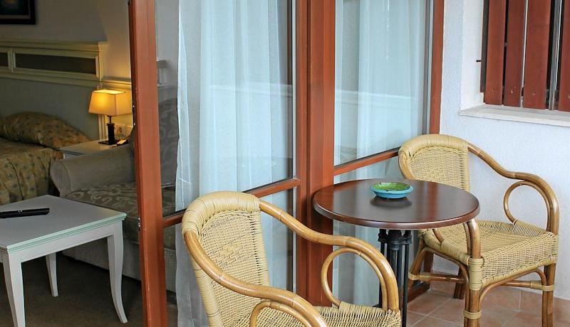 Royal Palace Helena Sands