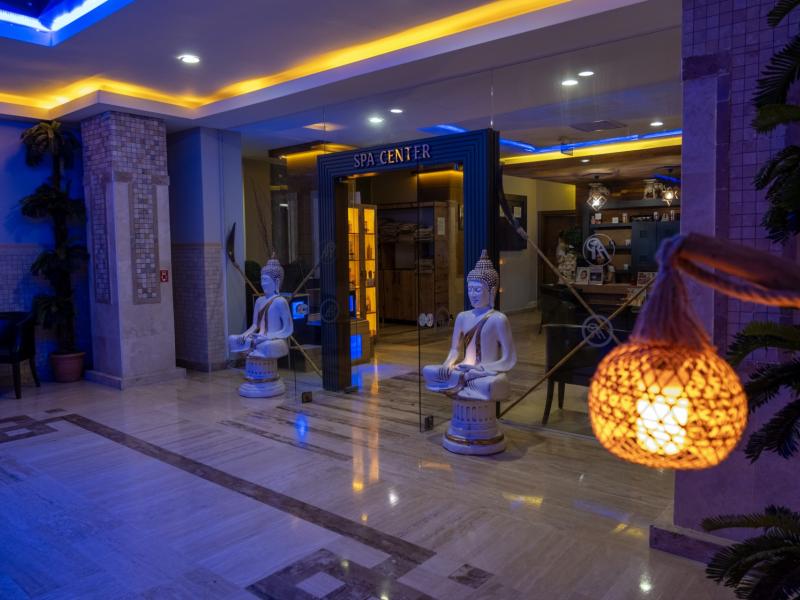 Royal Atlantis Spa & Resort