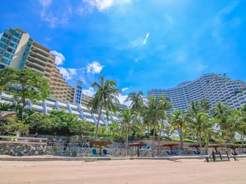 Royal Cliff Beach Terrace